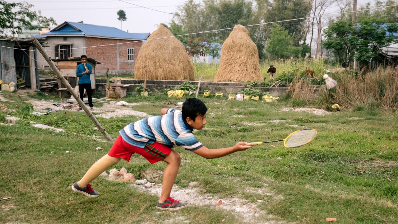 Aujourd'hui, Nishan est féru de badminton. Le jeune Népalais de 14 ans est suivi par Handicap International depuis sa première prothèse en 2012.; }}